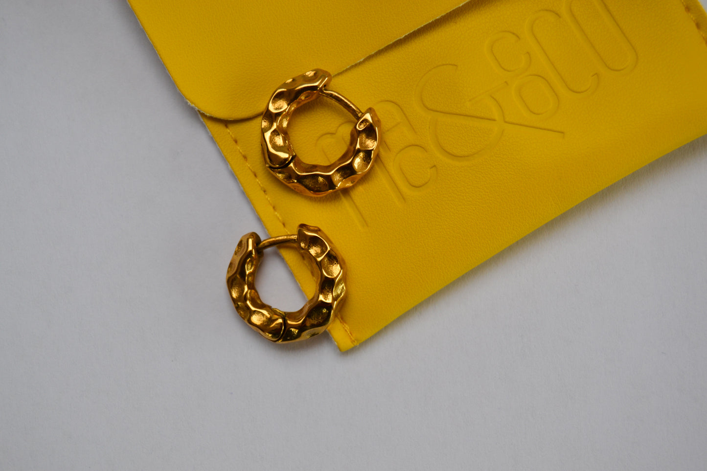 Hammered detail huggie