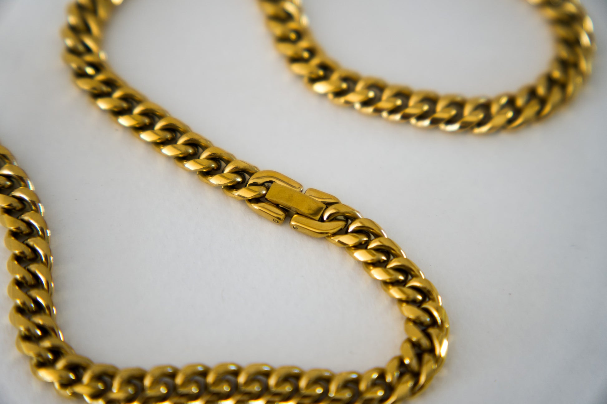 Gold Cuban link chain necklace, 18k gold plated stainless steel with lobster clasp, Mac&Coco South Africa"