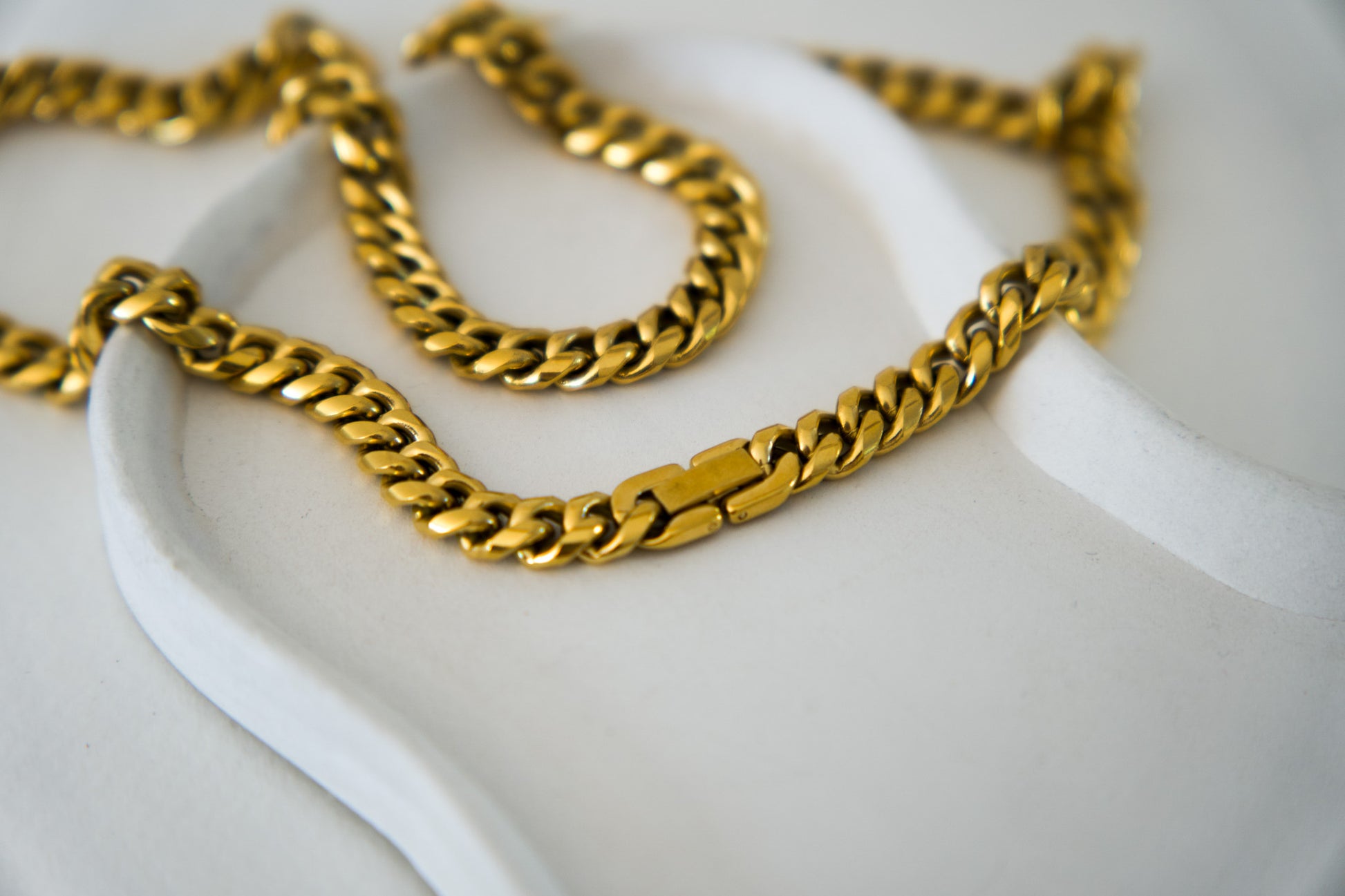 Gold Cuban link chain necklace, 18k gold plated stainless steel with lobster clasp, Mac&Coco South Africa"